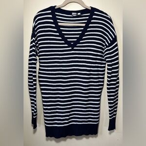 Gap Women’s Knit V-Neck Sweater Size Medium